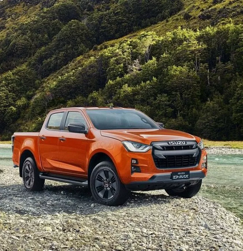 Bilde av en Isuzu ved en elv